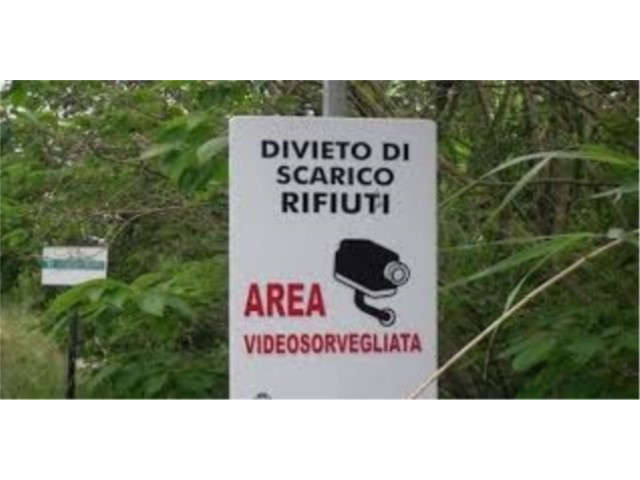 Napoli, stanziati 300.000 euro per la videosorveglianza contro l'abbandono dei rifiuti