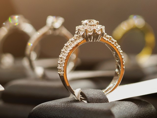Gioielli e orologi = refurtiva di alto valore in tempi ridotti