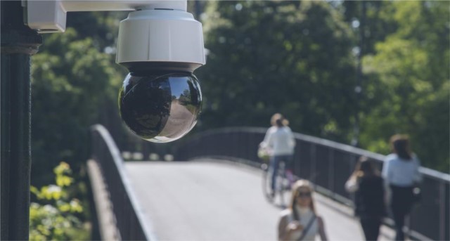 Axis Communications: telecamera PTZ ad alta velocità con funzionalità di sicurezza avanzate 