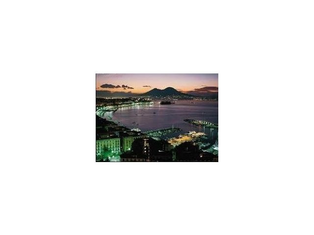 Lampioni supertecnologici per l'illuminazione e la sicurezza di Napoli