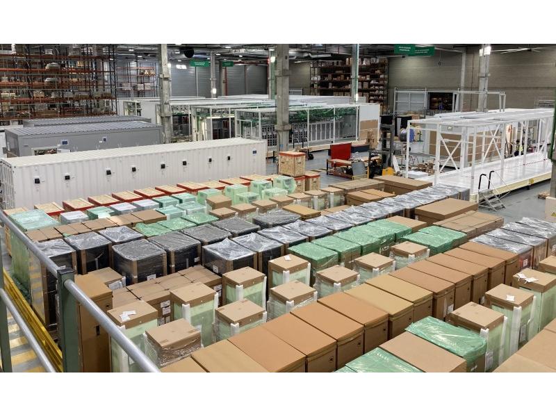 Schneider Electric, aumentata la capacità produttiva del più grande stabilimento europeo