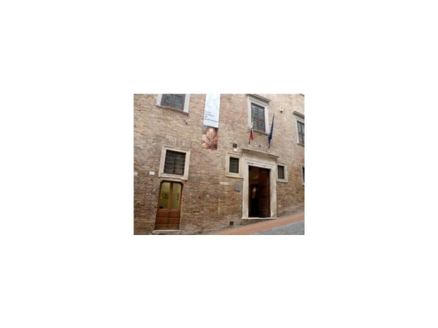 La Fondazione Hruby sostiene gli oneri per la protezione della casa natale di Raffaello 