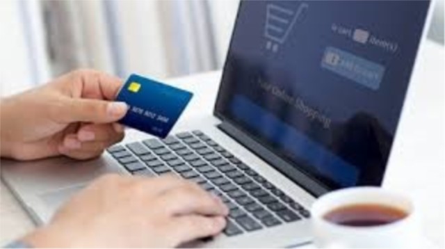 Shopping online, come fare acquisti in sicurezza durante le festività 