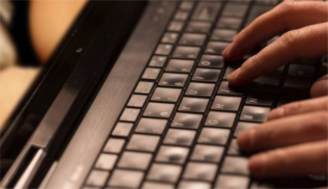 Illecito per il dipendente copiare i dati aziendali, anche se privi di password 