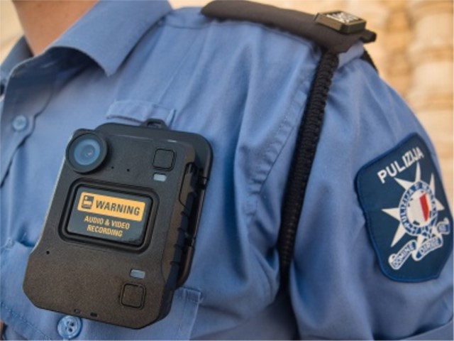 Motorola Solutions fornisce alla polizia di Malta le videocamere indossabili VB400